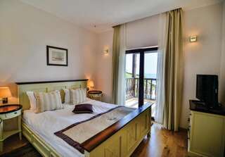 Курортные отели Thracian Cliffs Golf & Beach Resort Каварна Семейный люкс-1